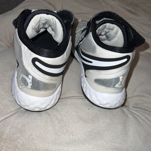 KD Trey 5 VIII PS 'White Black' - Picture 2 of 5
